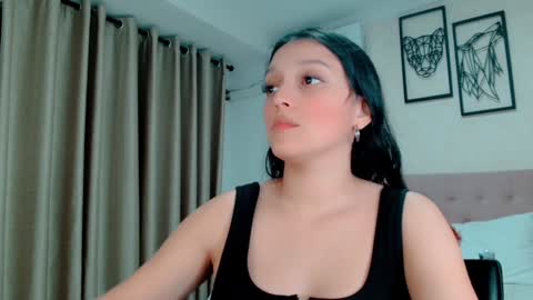 Snapshot of littlemolly_pregnant chatting on January 19, 2:04 am Sarahs Room online show from January 19, 2:04 am