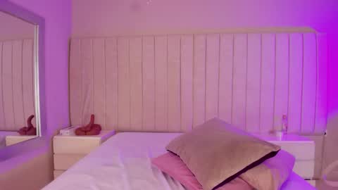 im olivia IG littleolivia01 online show from January 8, 1:15 pm