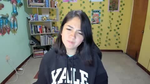 Snapshot of littleprety6969 chatting on March 1, 1:53 am Mia online show from March 1, 1:53 am