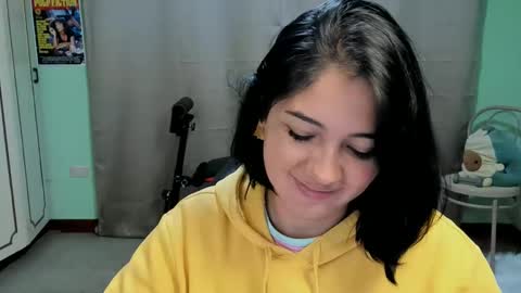 Snapshot of littleprety6969 chatting on September 17, 6:11 am Mia online show from September 17, 6:11 am