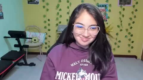 Mia  online show from June 12, 5:37 am