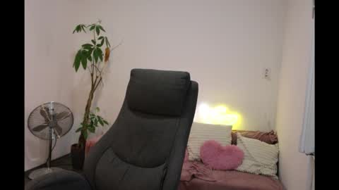 littlestellaspark online show from November 11, 7:00 pm