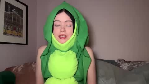 Snapshot of littlesugarpea chatting on January 15, 12:41 am Little Sugar Pea  online show from January 15, 12:41 am