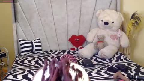 liyah online show from February 18, 8:49 am