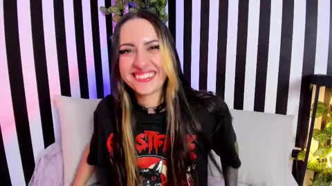 Liz  online show from February 26, 6:07 pm