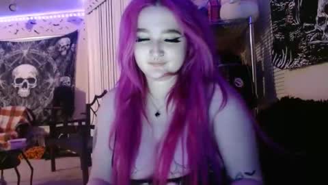 Snapshot of lizz44887 chatting on September 15, 5:49 am Lizz  online show from September 15, 5:49 am