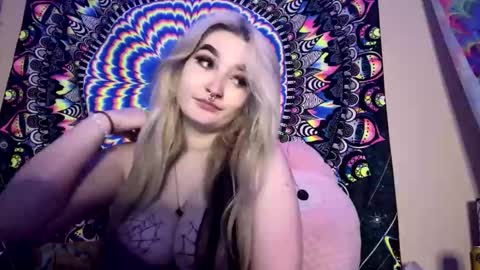 Snapshot of lizz44887 chatting on February 23, 11:36 am Lizz  online show from February 23, 11:36 am