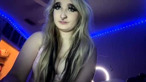 Snapshot of lizz44887 chatting on January 24, 2:49 am Lizz  online show from January 24, 2:49 am