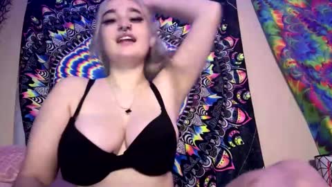 Snapshot of lizz44887 chatting on February 8, 7:49 pm Lizz  online show from February 8, 7:49 pm