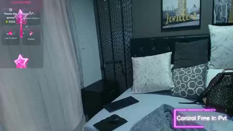 Lizz  online show from October 3, 11:59 am