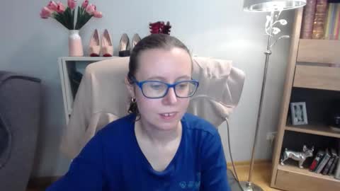 Lizzy online show from December 2, 5:42 am