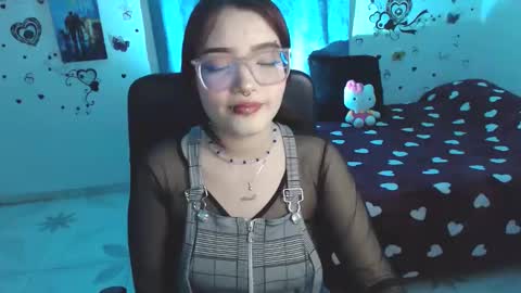 Snapshot of lizzyroses chatting on December 19, 11:29 am Elizabeth but call me Lizz  online show from December 19, 11:29 am