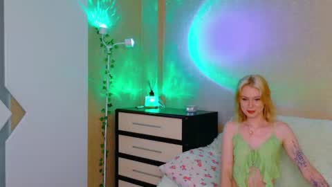 llovelymia online show from July 29, 3:17 am