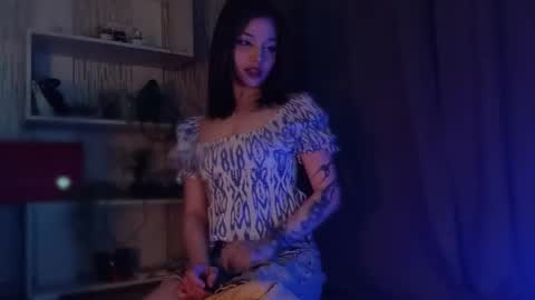 lola online show from April 9, 2:00 pm