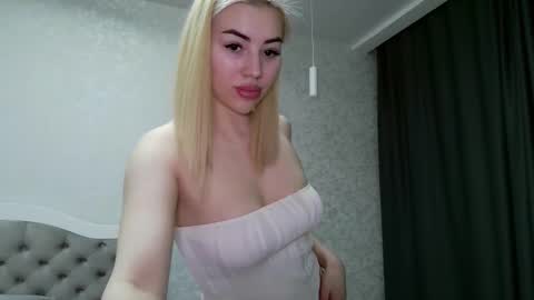 lola_lipps online show from March 14, 6:53 pm