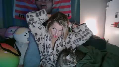 lolaa555 online show from April 7, 6:37 am