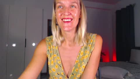 Lola online show from April 2, 12:13 pm