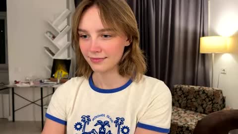 lolaatatee online show from May 17, 5:23 pm