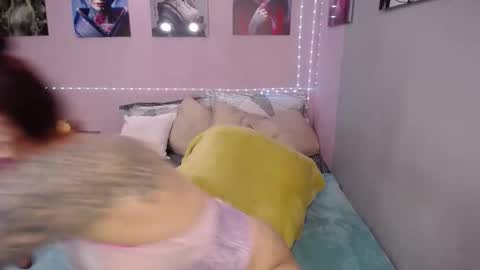 Snapshot of lolabrouse__ chatting on October 17, 8:12 pm Lola online show from October 17, 8:12 pm