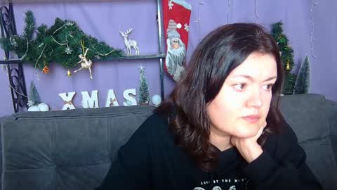 lolahikls online show from December 25, 7:24 am