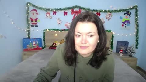 lolahikls online show from January 7, 7:10 am