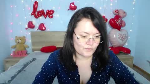 lolahikls online show from February 23, 5:23 pm