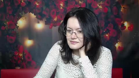 lolahikls online show from March 11, 7:14 am