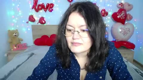 lolahikls online show from March 4, 7:51 am