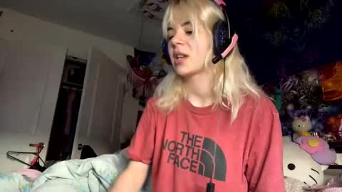 Lola Lixx online show from December 6, 10:40 pm