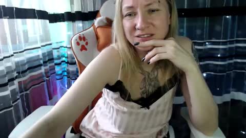 Lisa online show from January 10, 9:03 am