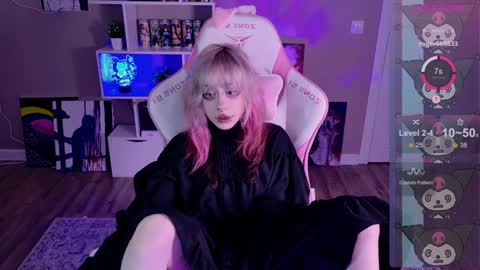 Lolly   online show from February 6, 8:02 pm