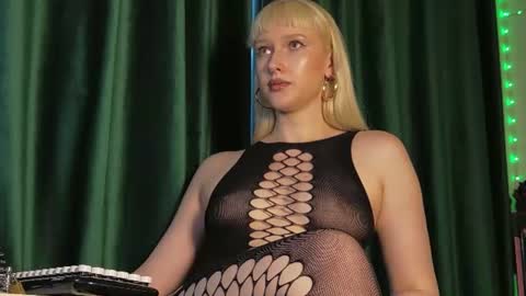 Lora heil online show from June 30, 3:00 pm