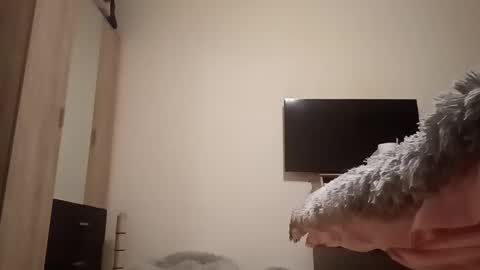 Lora online show from February 19, 7:05 pm