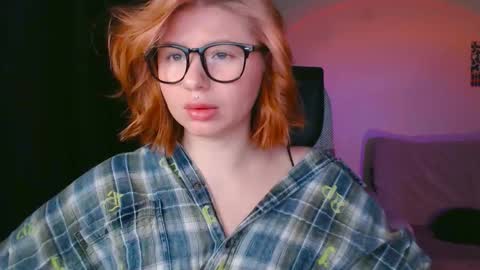 loraloveu online show from February 17, 8:19 am