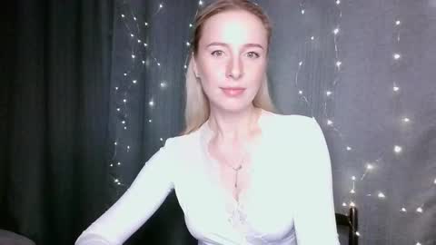 loravine online show from March 28, 3:22 pm