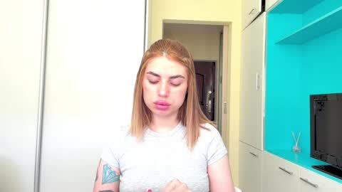 Mia online show from June 9, 10:14 am