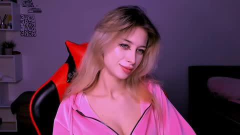 Snapshot of lori_meow chatting on October 23, 7:31 pm Lori online show from October 23, 7:31 pm