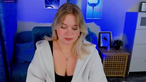 Loise online show from October 31, 9:19 pm