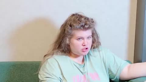Snapshot of love_wiggy18 chatting on December 3, 12:49 pm Ally online show from December 3, 12:49 pm