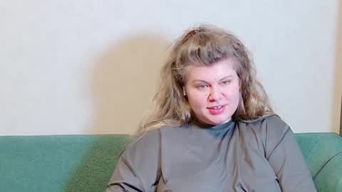 Snapshot of love_wiggy18 chatting on December 18, 2:17 pm Ally online show from December 18, 2:17 pm