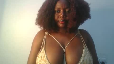 Snapshot of lovecumsluttie chatting on September 27, 7:10 pm mila online show from September 27, 7:10 pm