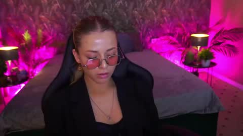 loveedove online show from June 2, 6:47 am