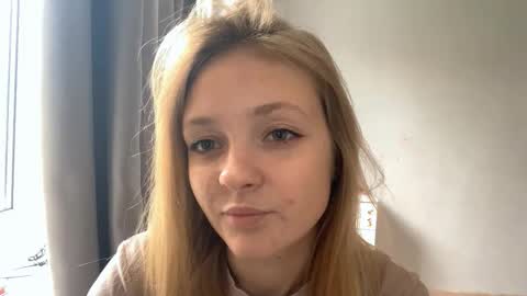 Snapshot of lovelladeboer chatting on October 15, 8:28 am Ella online show from October 15, 8:28 am