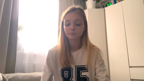 Snapshot of lovelladeboer chatting on October 5, 7:46 am Ella online show from October 5, 7:46 am