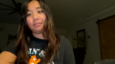 Snapshot of lovellly_ chatting on January 11, 1:37 am Love online show from January 11, 1:37 am