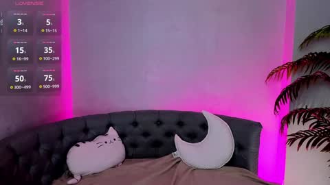 Snapshot of lovely_poppy chatting on December 19, 1:50 am Lolly online show from December 19, 1:50 am