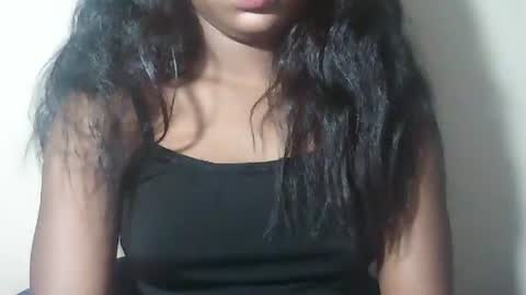 lovelylarra online show from March 30, 8:47 am