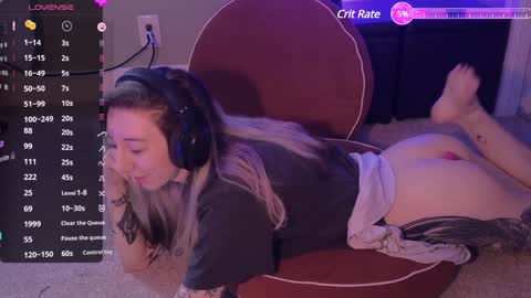 lovelylittlelucyy online show from December 8, 7:32 pm