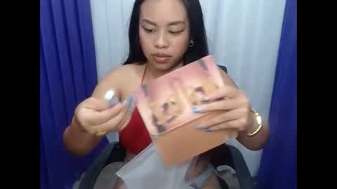 loving_apple19 online show from March 1, 12:05 pm