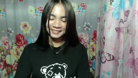 loving_rhean online show from May 4, 10:52 am